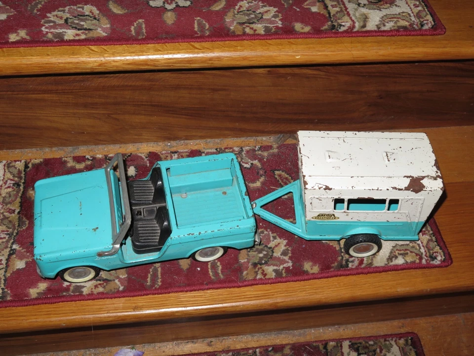 ORIGINAL OWNER 1967 Vintage Nylint FORD Bronco N-8200 +Vacationer Camper Trailer - Image 2 of 4