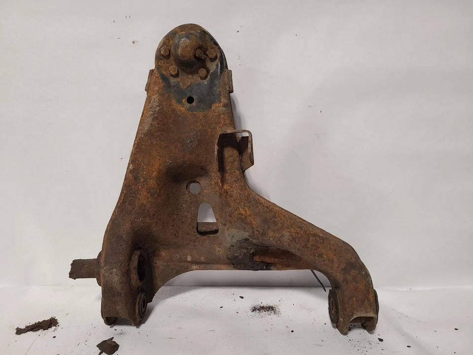 Brazo de control inferior inferior delantero izquierdo usado se adapta a: Chevrolet Blazer s10/ji 1994 Foto 2 de 4