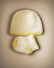 Newborn Hat And Booties Set Hand Crocheted White Yellow Trim 0-3 Months