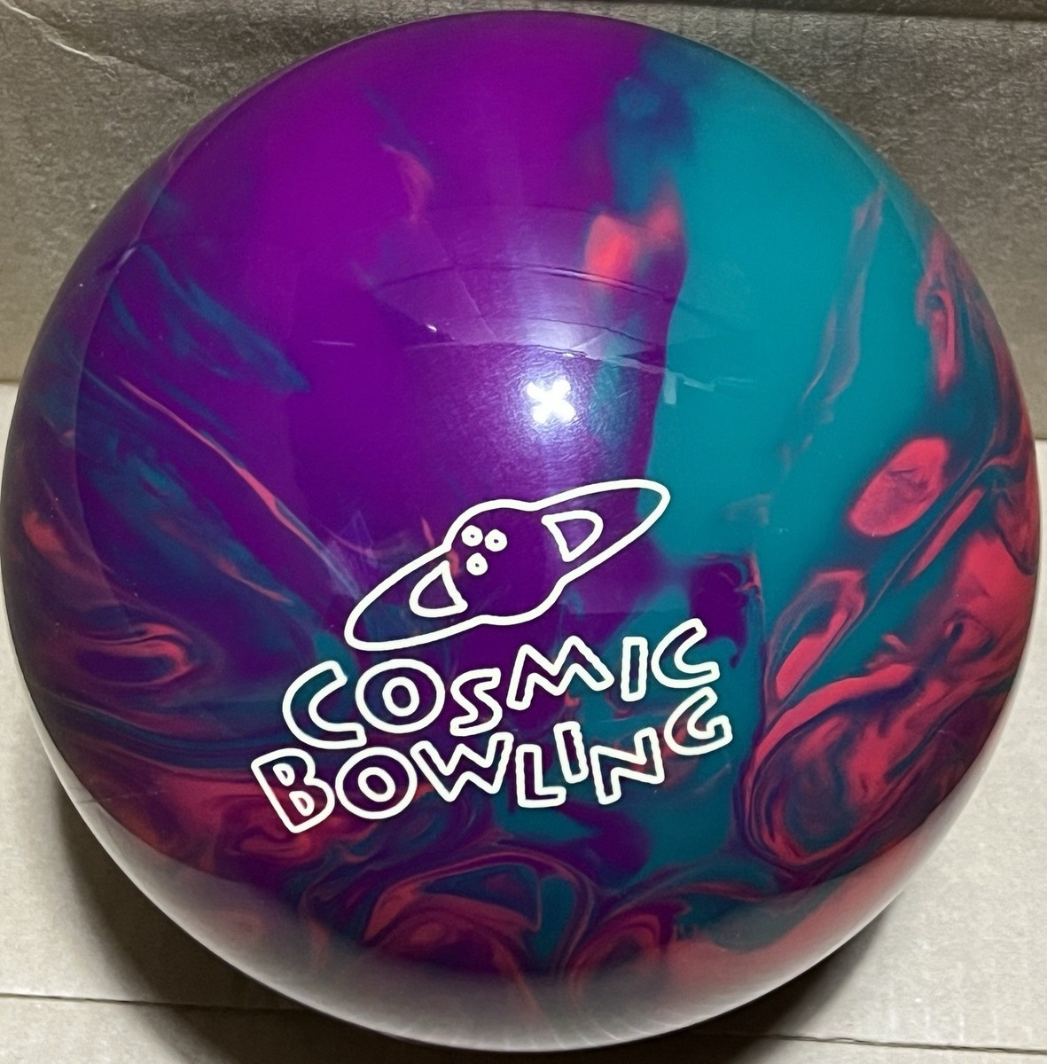 Brunswick Disney Minnie Mouse Cosmic 8 lb Bowling ball New in Box