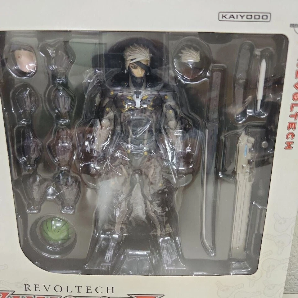 Figura Revoltech Yamaguchi Metal Gear Rising Revengeance Raiden No.140 Kaiyodo Foto 2 de 4