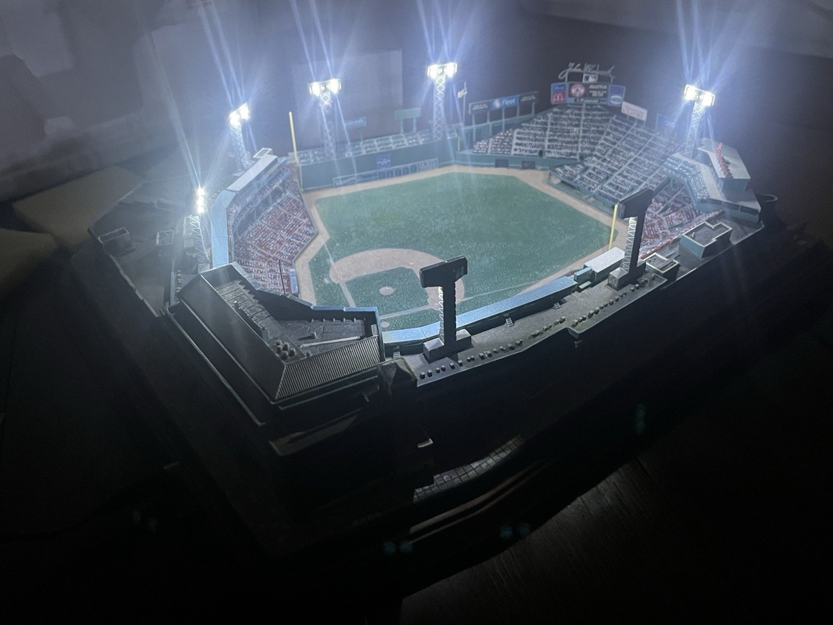 Danbury Mint Boston Red Sox Deluxe FENWAY PARK Lighted Lit Replica