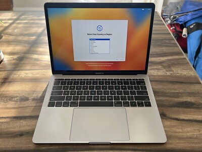 Apple MacBook Pro 13.3'' (256GB SSD, Intel Core i5, 2GHz, 8GB RAM) - Space Grey