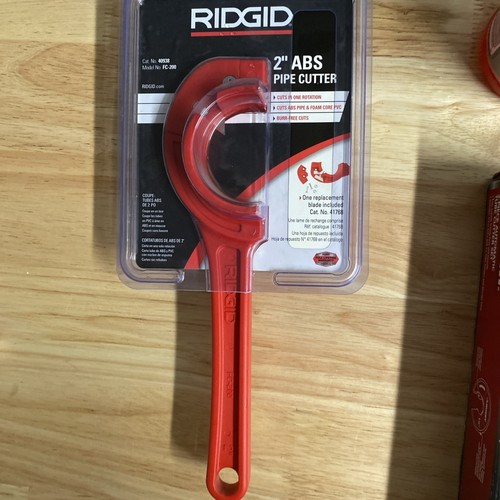 RIDGID 2 in. FC-200 Single Rotation ABS Cellular Foam Core PVC Pipe Cutter - Picture 4 of 8