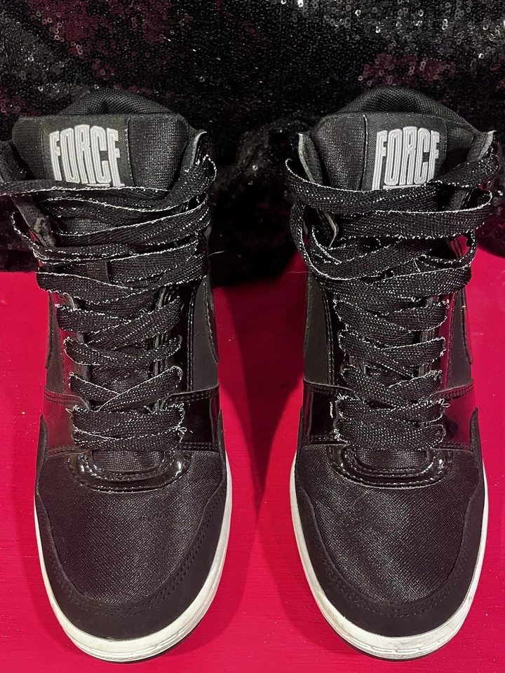 Nike Force Wedge negro con detalles de charol para mujer talla 7,5 Foto 2 de 4