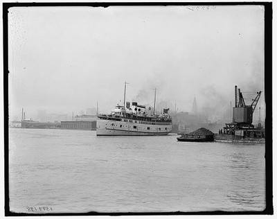 Steamer United States,hoisting machinery,boats,ships,Chicago,Illinois,IL,1900