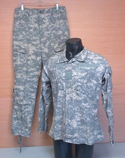 US Army ACU UCP Digital Camo Flame Resistant FRACU Coat Pant Set Sz Medium Long
