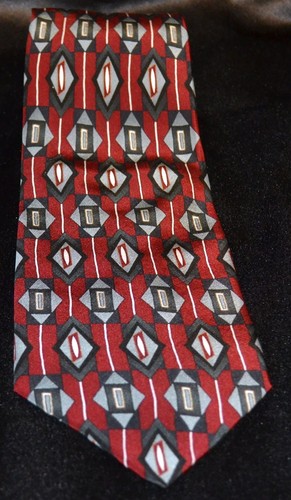 FACETS Brick Red Silk Tie with Slate Gray Diamond Pattern - Picture 2 of 4