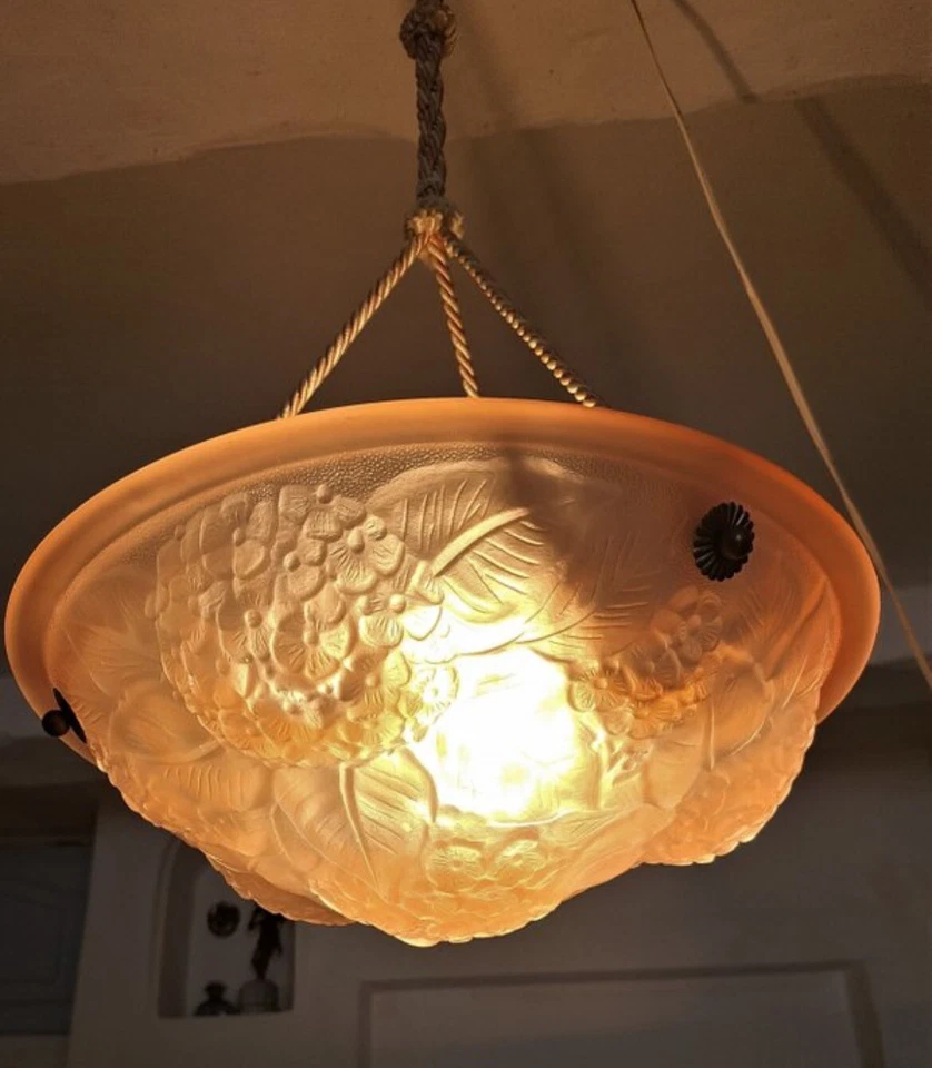 Antigua araña francesa Art Deco de vidrio cúpula techo melocotón floral hortensia Foto 2 de 4