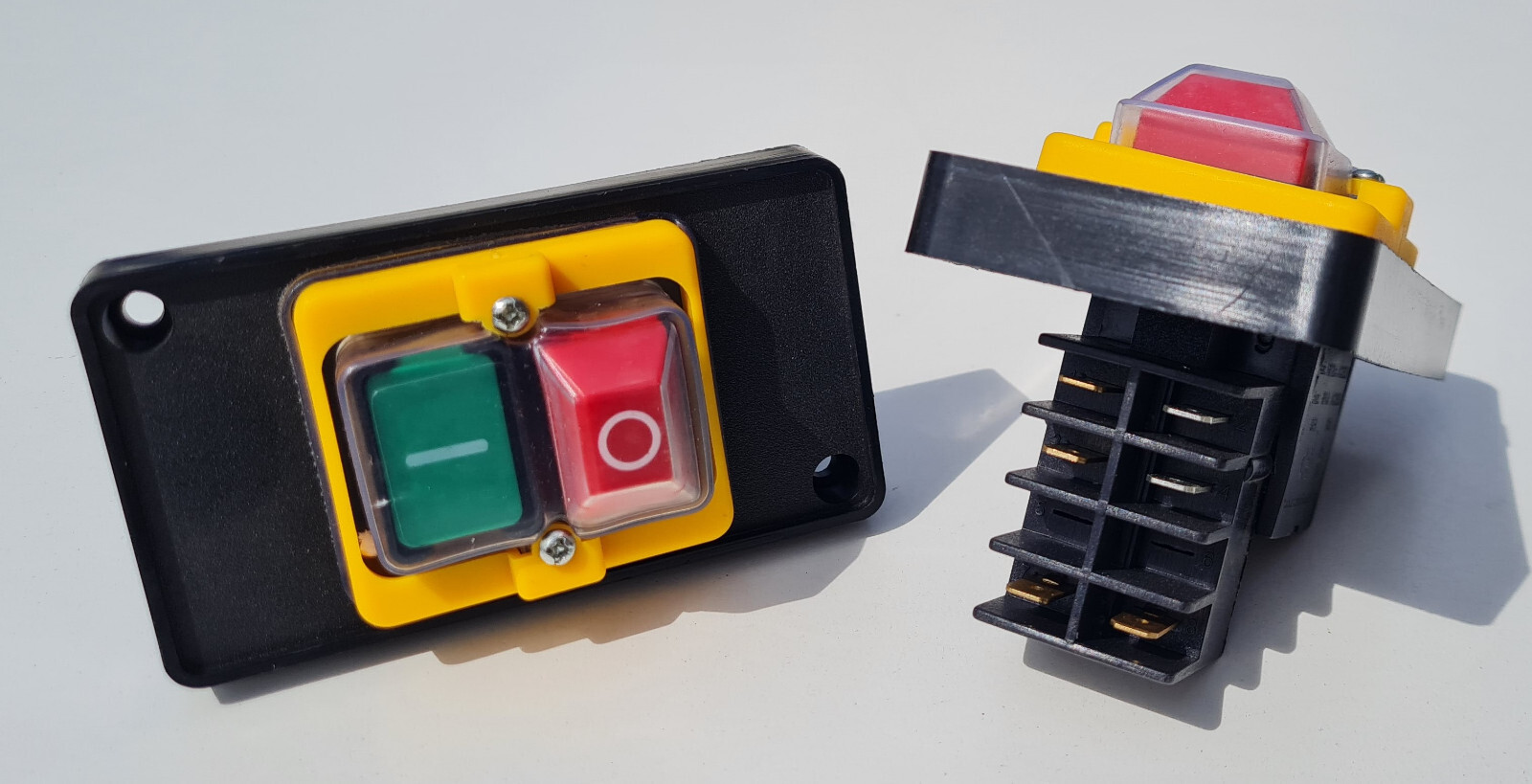 Produktbild von ULTECHNOVO Beleuchteter Spieltaster – Konvex, Mit Mikroschalter & Lampe – Für Arcade, Automaten & DIY-Projekte