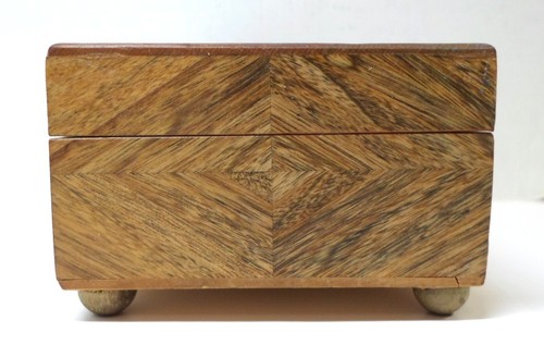 Antique PARQUETRY INLAID WOOD TRINKET BOX BASKETWEAVE Pattern Hinged Lid 5.5" Lg - Picture 6 of 9
