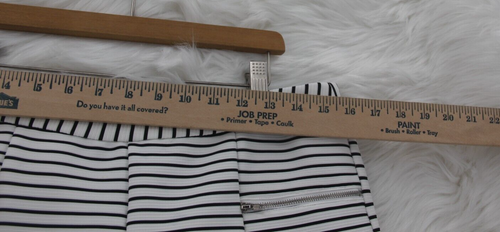 Ci sono Shorts Women's Sz L Black White Stripe Short Zipper Back Zip #1504 - Picture 3 of 15