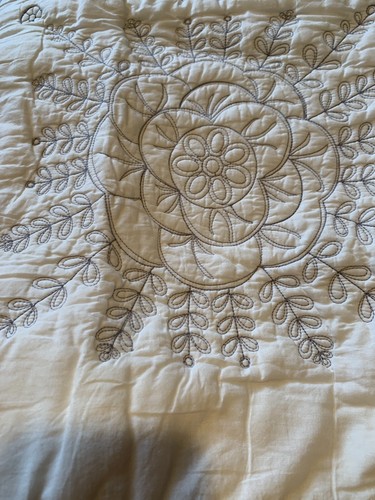 Anthropologie Kloverart Euro Sham Embroidered Boho Nordic Floral Flake Festival - Picture 2 of 7