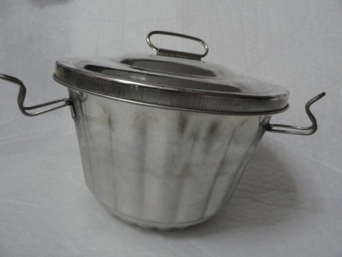 Vintage Tin Steamed Pudding Mold With Lid and clasps - Picture 4 of 9