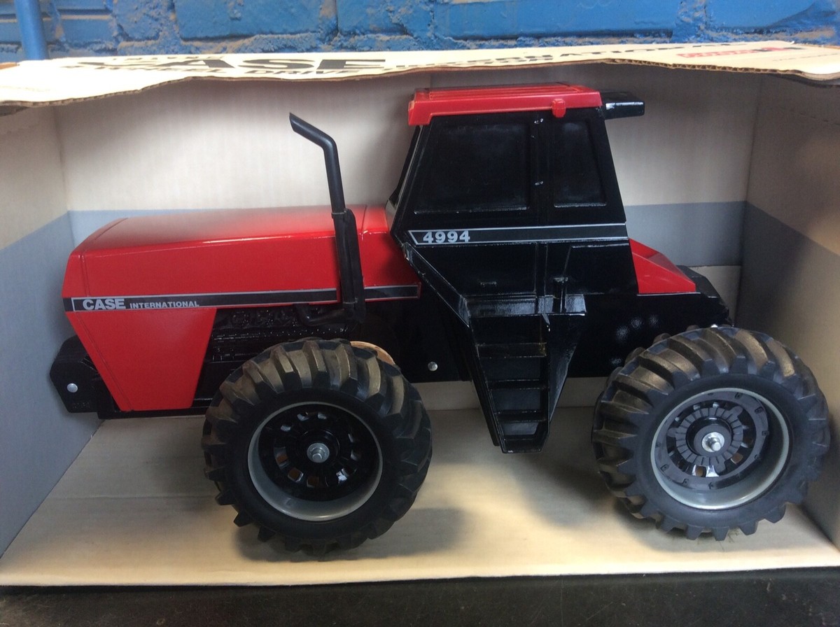 NEW IN BOX ORIGINAL ERTL 1/16 SCALE HUGE CASE INTERNATIONAL