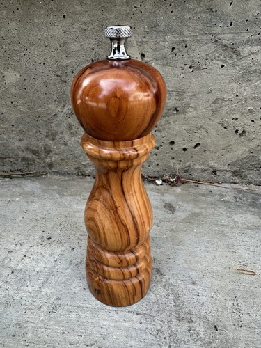 Bisetti Italy Wood Salt Mill Honey Colored 7.25” 
