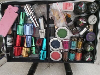 Grande Mallette De Maquillage Avec Vernis Et Autres Produits - Lot Neuf (à Venir Chercher)