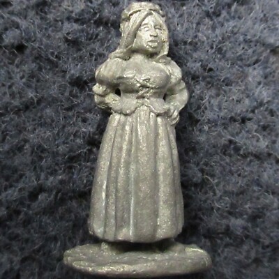 1982 FS44-2 Fantasy Special Seductive Wench with Dagger Female Villager Citadel