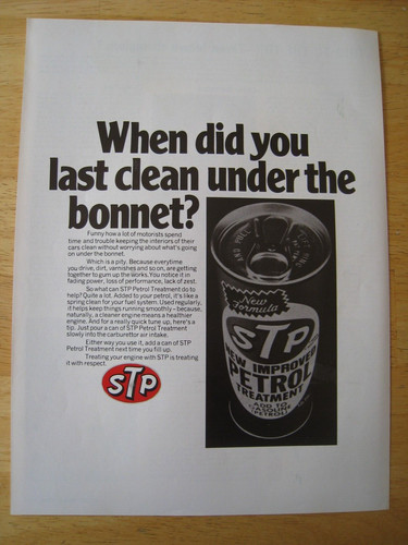 STP BENZINAUFBEREITUNG SAUBER UNTER DER MOTORHAUBE 1973 CA. A4 WERBEGRÖSSE AKTE 17