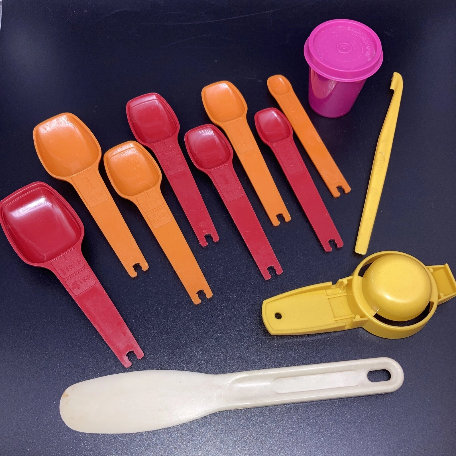 Tupperware Harvest Orange & ChiliRed Measuring Spoon Set of 7 no ring lot of 12