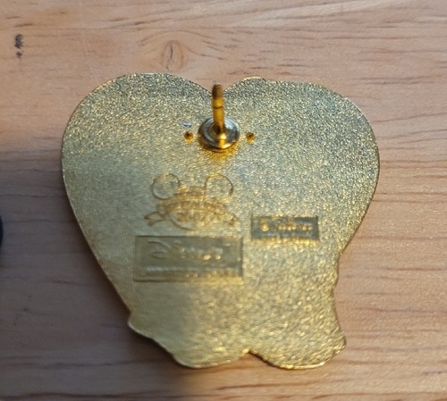 Disney Pin Traders Pocahontas & John Smith Heart Cast Pin Purple Heart - Picture 2 of 2