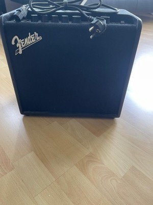 Fender Mustang LT25 digitaler Gitarren-Modeling-Combo E-Gitarren Verstärker 25W