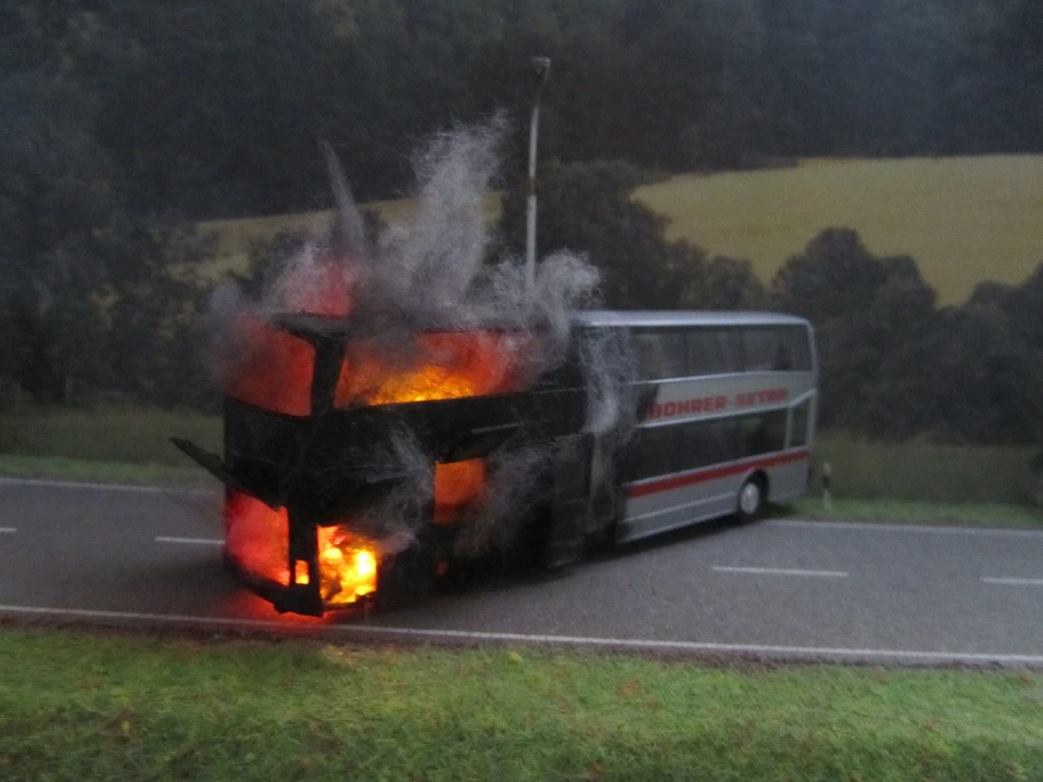 1:87 Setra Reisebus Motorbrand H0 LED 12V-16V Feuer Laser Cut Feuerwehr Polizei - Bild 4 von 4