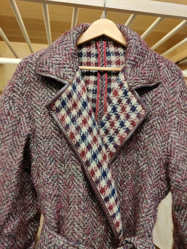 VINTAGE AQUASCUTUM BURGUNDY COAT WOOL UK 12 WOVEN LEATHER TRIM BELTED OVERCOAT - Image 3 of 4