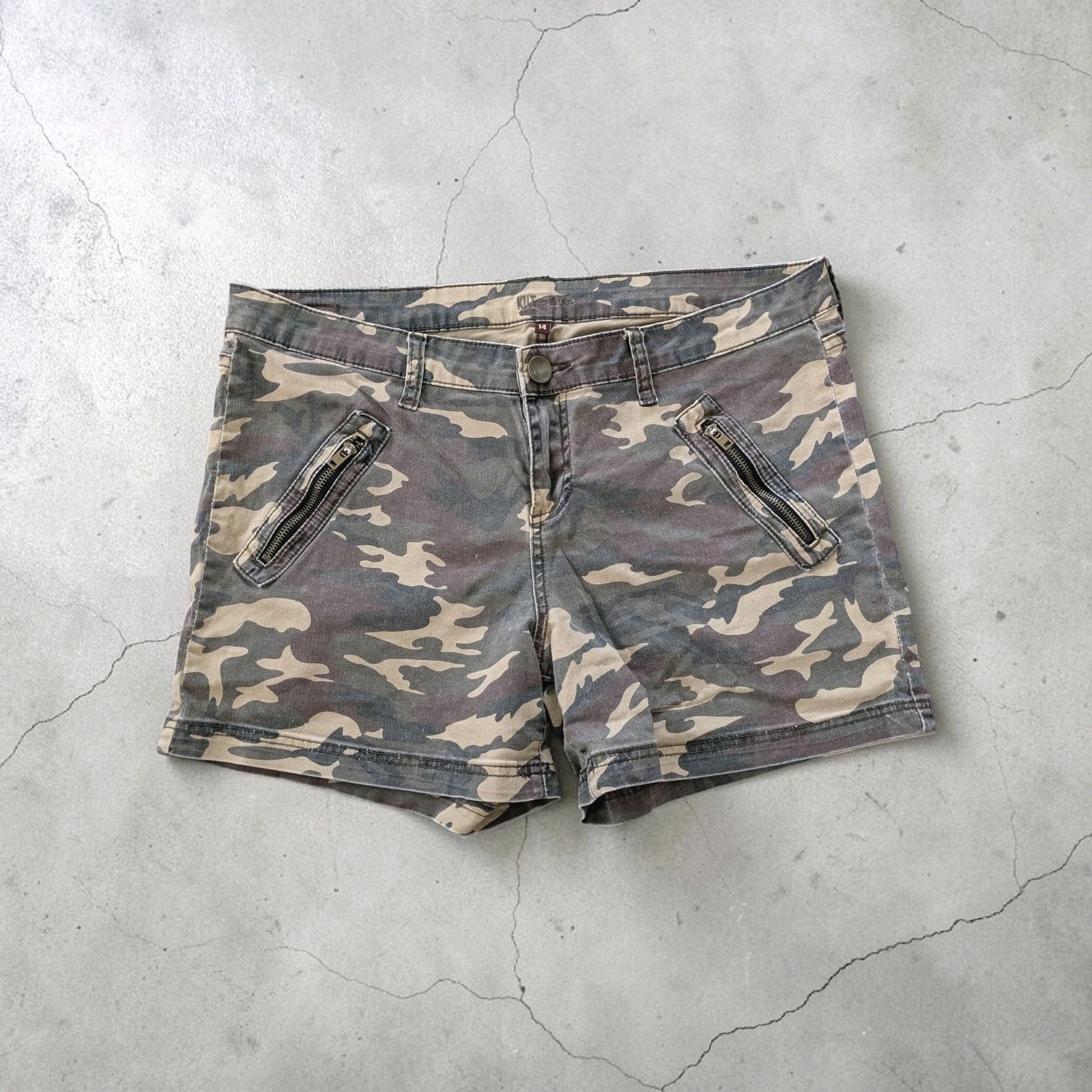 Kut from the Kloth Gidget Camo Zipper Pocket Shorts Womens 14 Cargo Utility