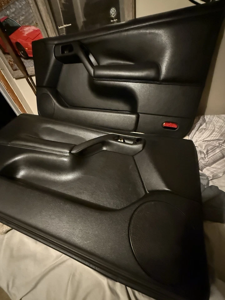 Par de paneles de puerta delantera VW Golf GTI MK3 2 PUERTAS 1HM 867 011 1HM 867 012 OEM genuino Foto 2 de 4