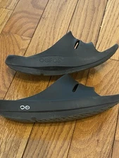 Women's Unisex Oofos OOahh Recovery Slides Sandals Black Size 7 Mens Size 5