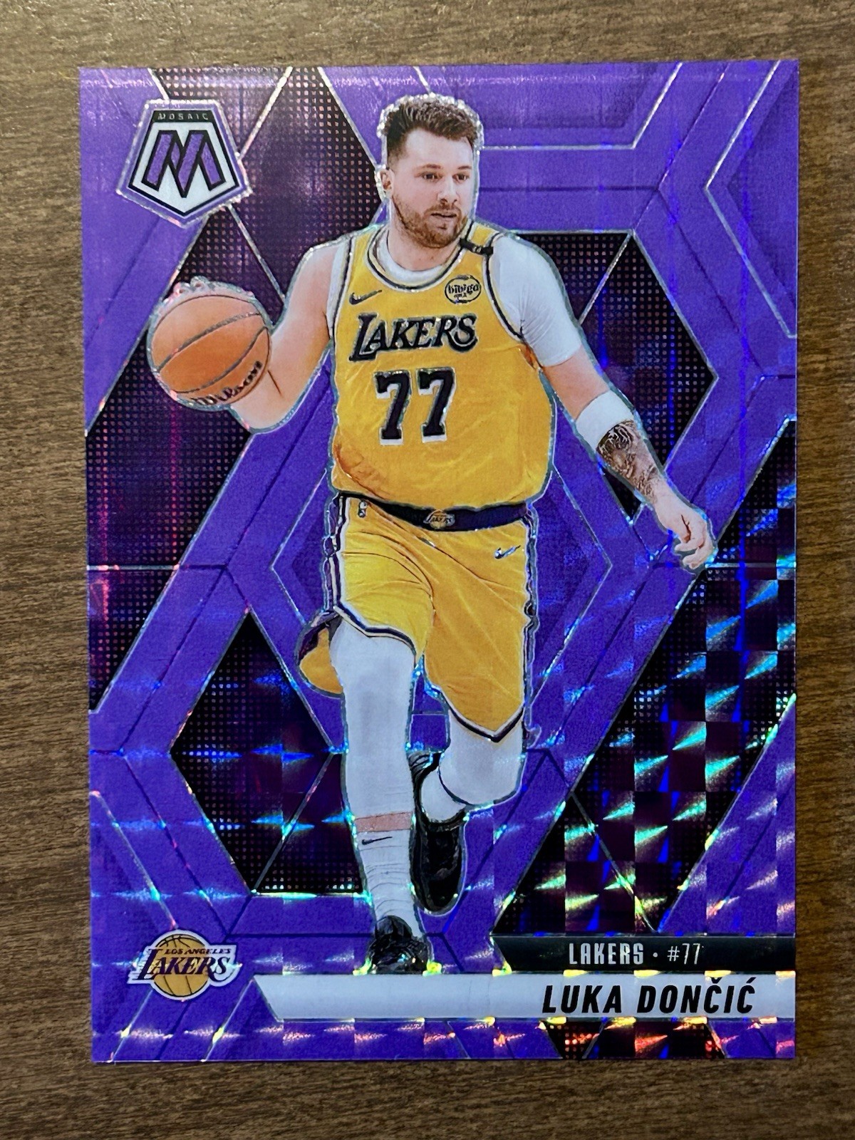 2024-25 Panini Mosaic Luka Doncic #100 Purple Fluorescent Prizm /249 Lakers