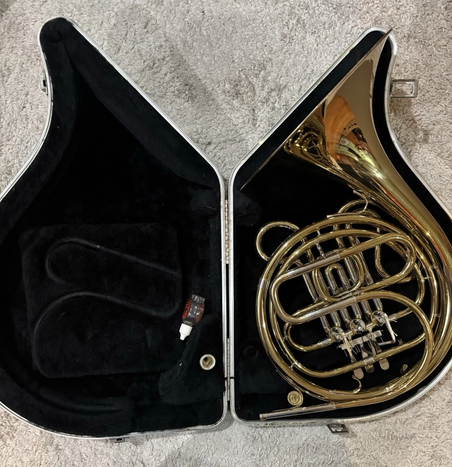 Cuerno francés Holton H602 con estuche Foto 2 de 4
