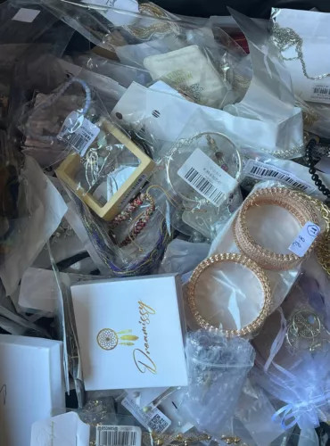 MIXED Lot FASHION JEWELRY 100 PCS EARRINGS NECKLACE BRACELET Etc