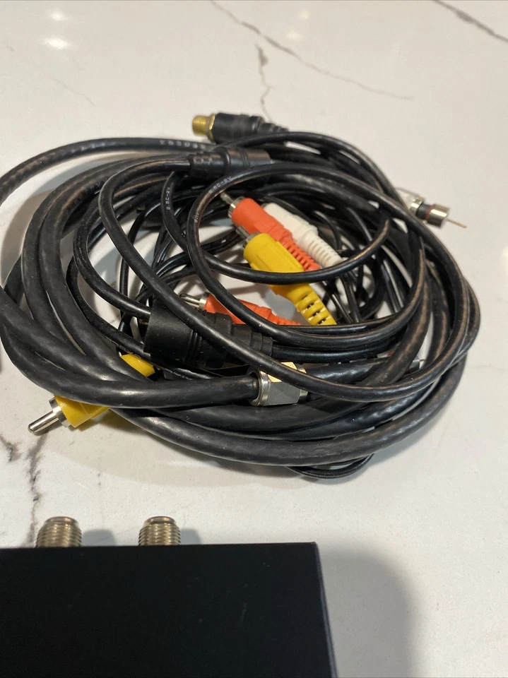 Conversor de TV digital para analógica RCA Dolby STB7766G1 com cabo de alimentação e controle remoto! - Imagem 4 de 4