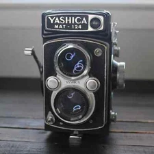 Yashica Mat 124 Medium Format TLR Camera 80mm F3.5/2.8 Lenses W/ Case WORKING!!!