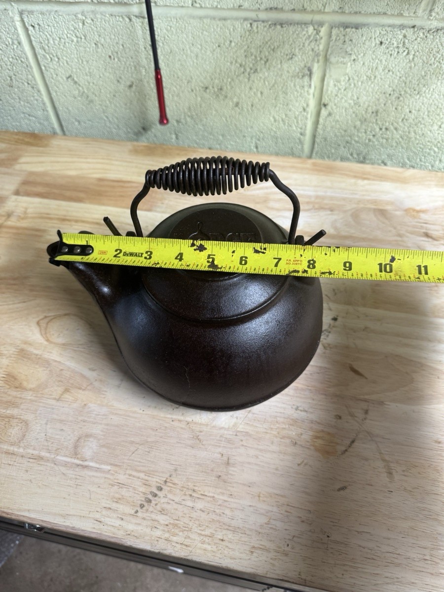 Lodge 2TK2 Cast Iron Tea Kettle, 2.5 Qt, Made in USA with