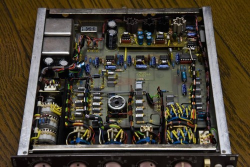 NEVE 33135A Pair Mic Preamp 3 Band EQ Racked Vintage Pair - Picture 7 of 8