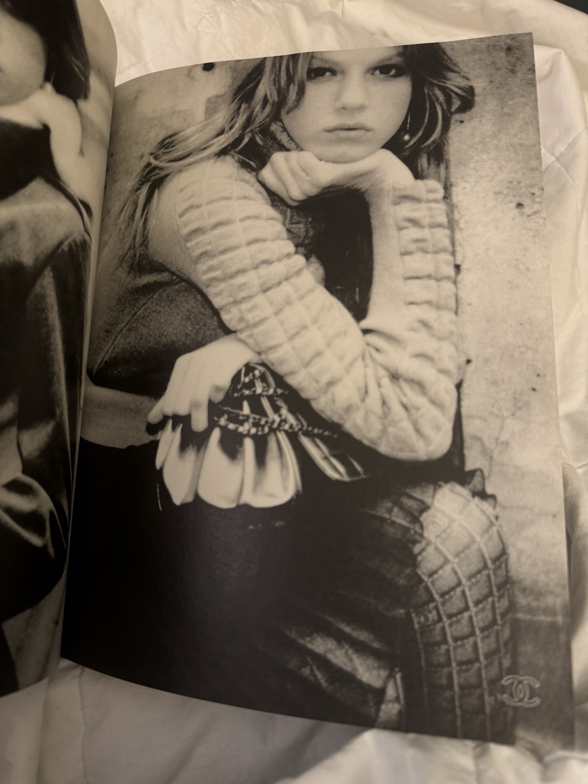 Chanel Lookbook Fall/Winter 2000 model Angela Lindvall Karl Lagerfeld thumbnail 14