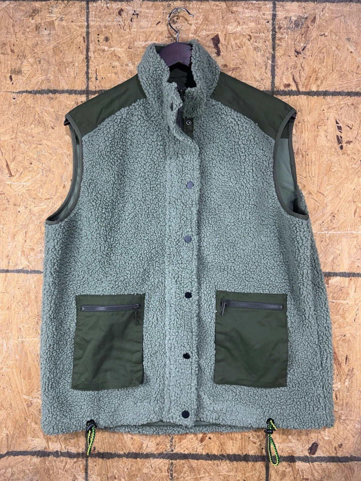 Baum Und Pferdgarten Men Hooded Full Zip Sleeveless Puffer Vest Army Green M