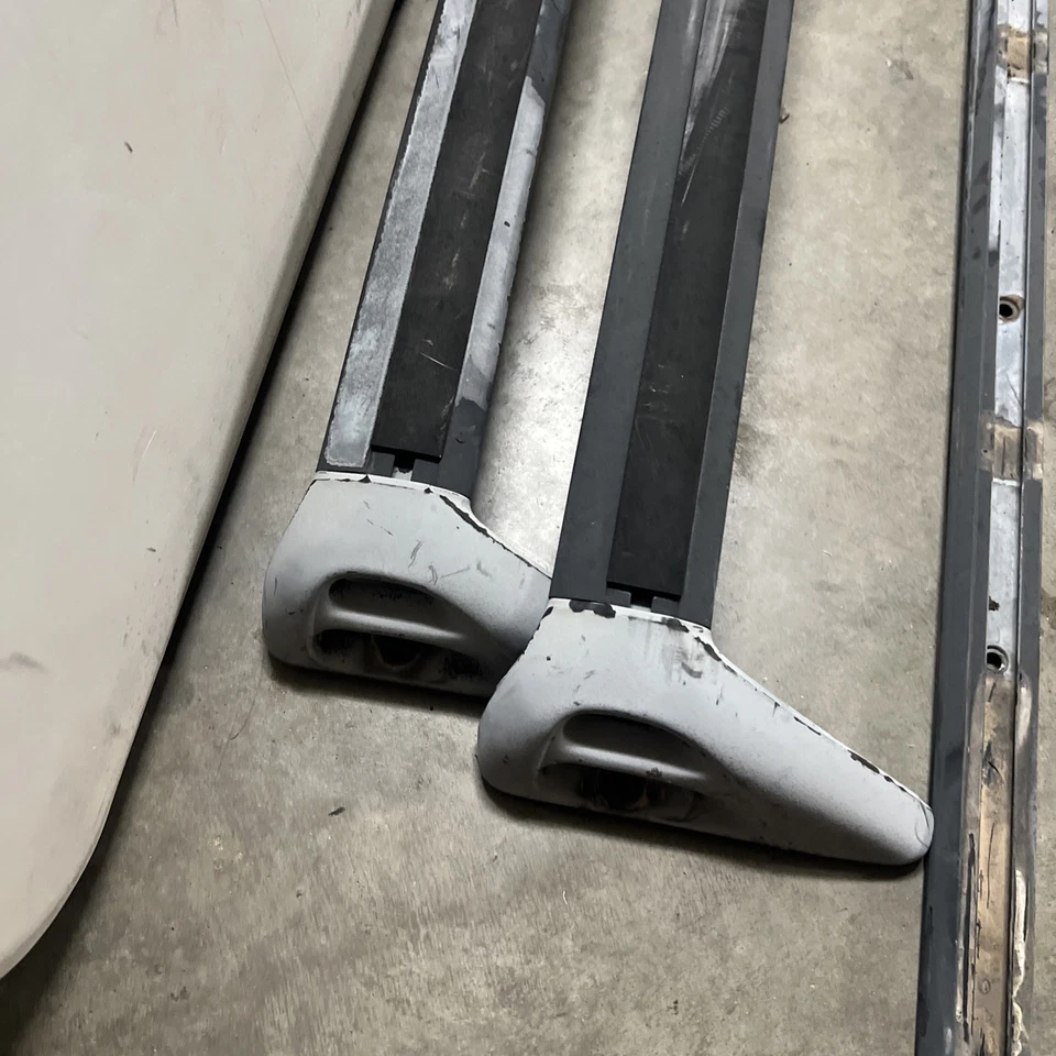 Оригинальный комплект поперечных штанг багажника на крышу для Toyota 4Runner 1990-1995 годов выпуска - Изображение 3 из 4