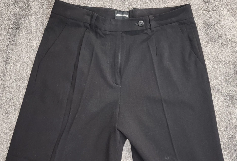 Pantalones de vestir Giorgio Armani para mujer negros frente plano hechos en Italia talla 42 Foto 3 de 4