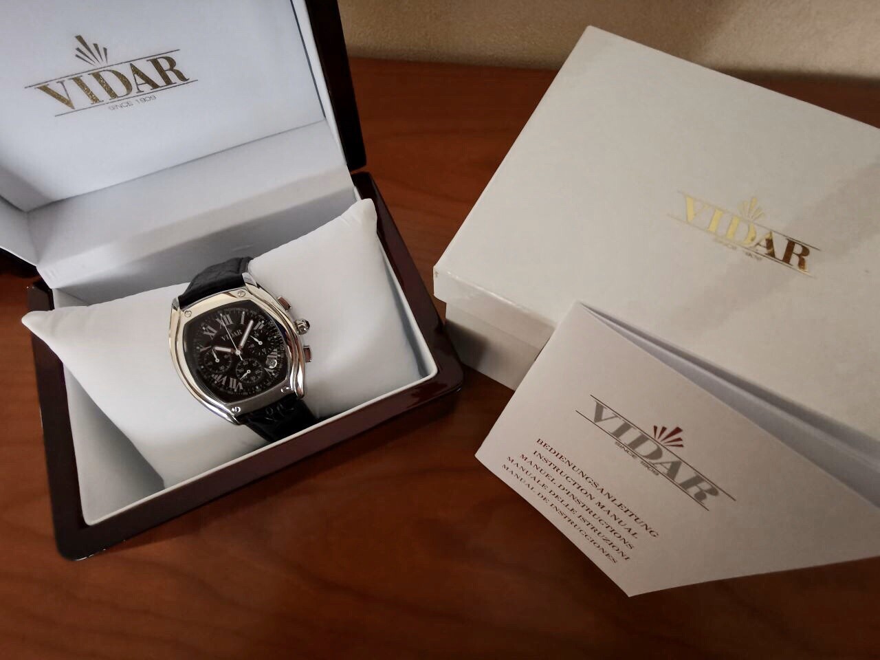 Vidar V131, Hochwertige Schweizer Chronograph Armbanduhr, NEU & OVP