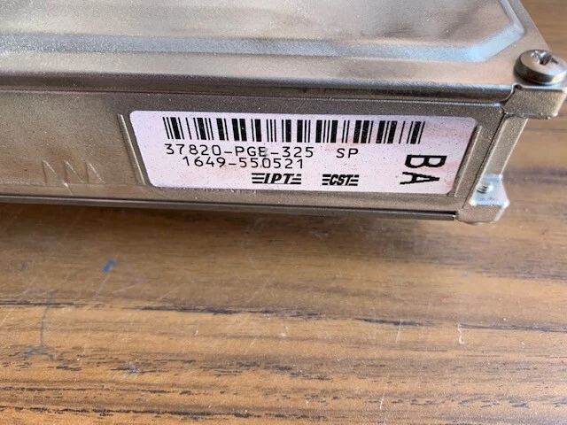 Computadora de motor usada Acura Cl 37820-PGE-325 2002 OEM Foto 2 de 3
