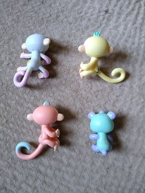 Fingerlings Mini Figures Lot Of 4 - 3 Monkeys & 1 Panda By WowWee