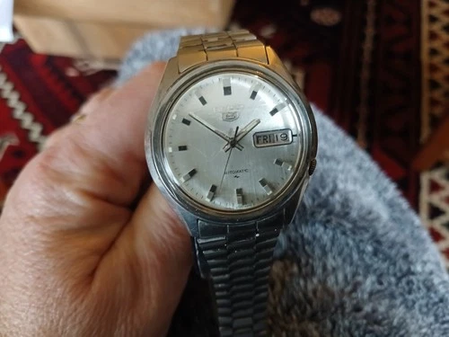 Vintage SEIKO 5 Gents automatic watch 7009 8150. ..August 1981.  working