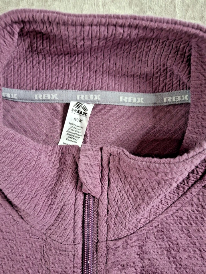 Chaqueta activa con cremallera completa texturizada RBX para mujer agujeros medianos para el pulgar polvorienta uva ciruela Foto 4 de 4
