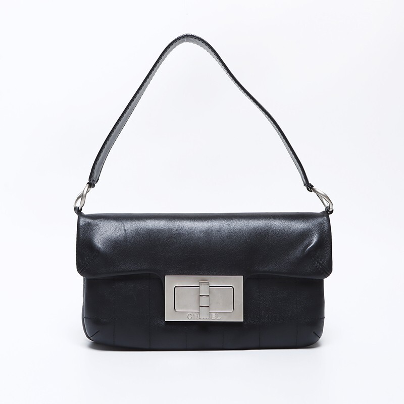 CHANEL 2.55 Leather Shoulder Bag in Silver Chocolate Bar Black-image