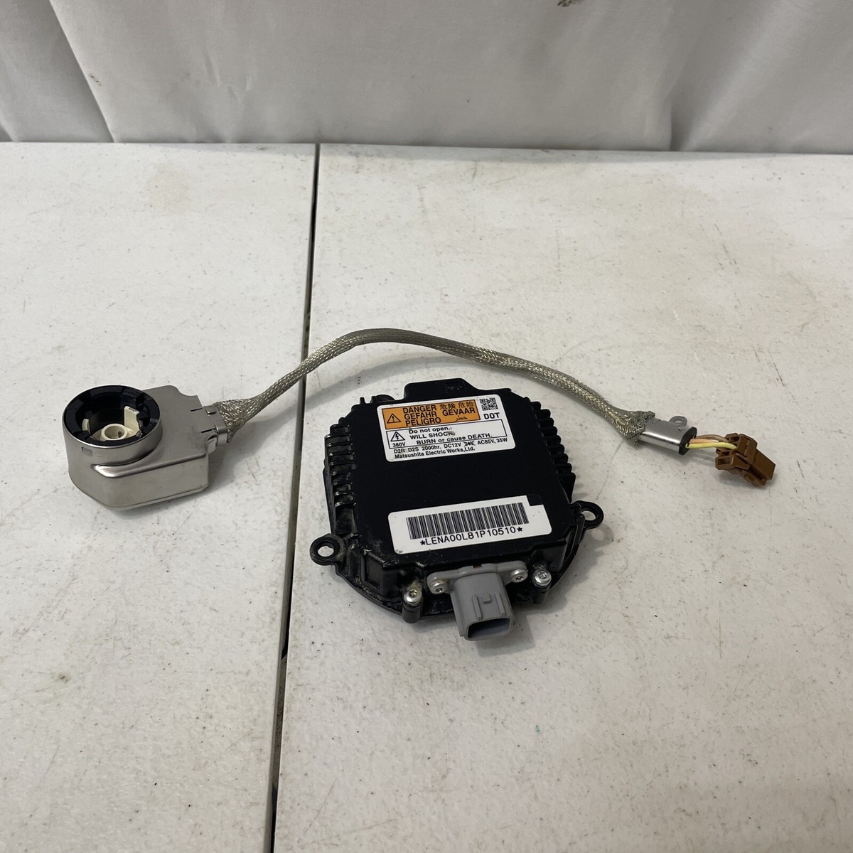 Infiniti Nissan OEM LENA00L81P10510 HEADLIGHT BALLAST B0021