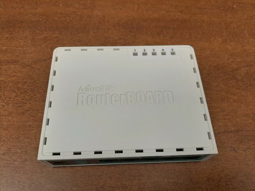 Gebrauchte MikroTik RouterBOARD 750 5-Port Router - Bild 1 von 3